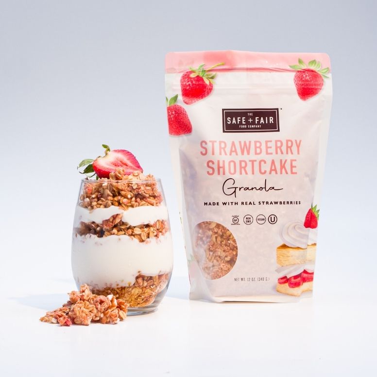 strawberry shortcake granola yogurt parfait 